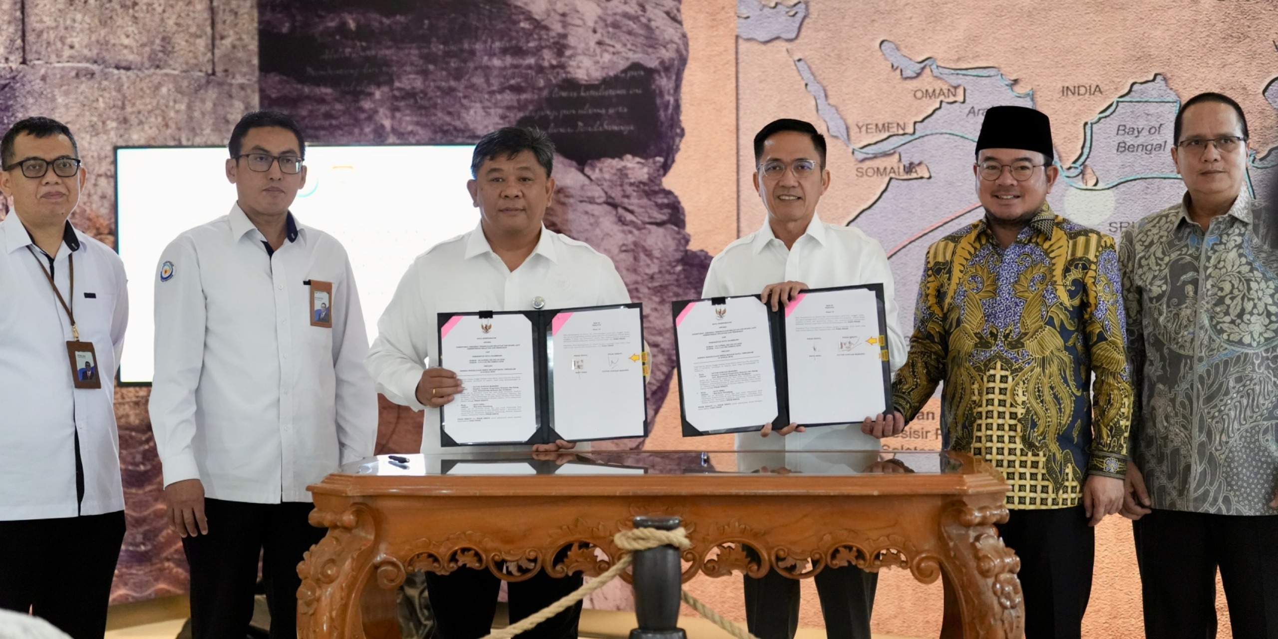 Penandatanganan Kesepakatan kerjasama antara Ditjen PKRL dan Pemerintah Kota Palembang tentang Sinergi Pengelolaan Benda Muatan Kapal Tenggelam di Sungai Musi, Jakarta (11/3).