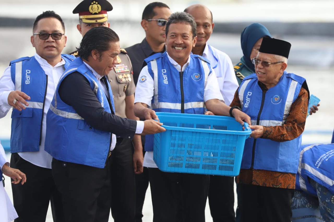 Wapres RI - Menteri KKP Panen 249 Ton Udang di Tambak Modern Terbesar