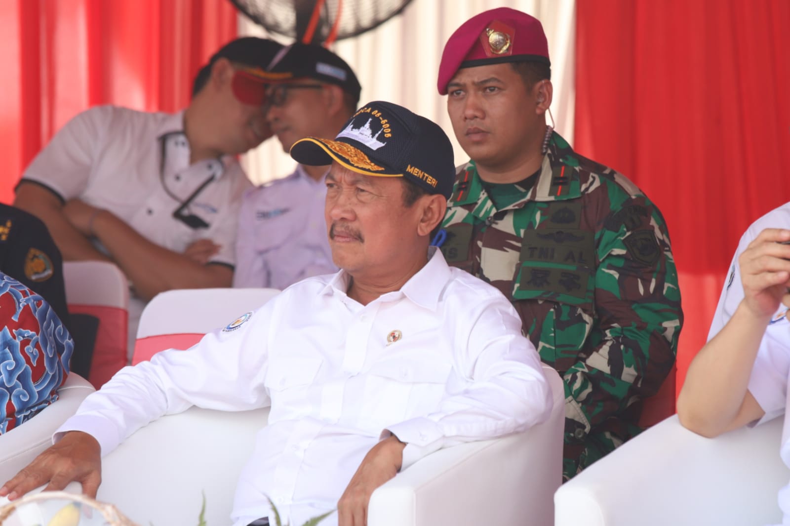 Menteri Trenggono menyambut kedatangan Kapal Pengawas ORCA 05 beserta seluruh awak di Dermaga Muara Baru, Jakarta