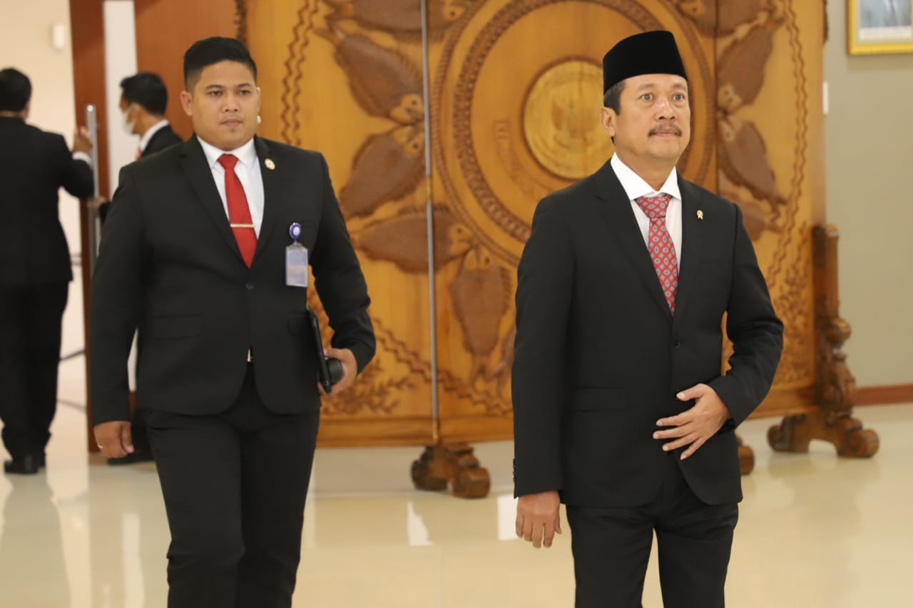 Menteri Sakti Wahyu Trenggono melantik Pejabat Tinggi Madya (Eselon I) dan Pejabat Tinggi Pratama (Eselon II) lingkup Kementerian Kelautan dan Perikanan di Kantor KKP