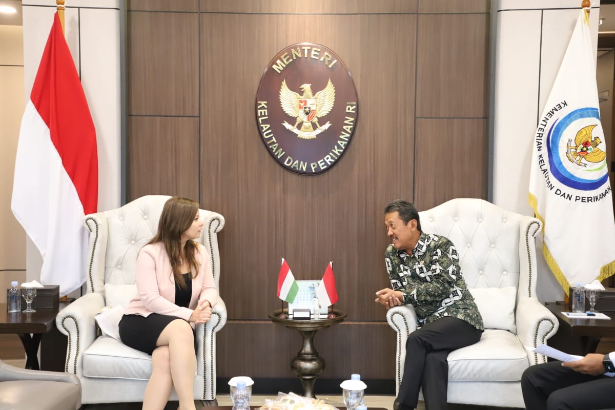 Menteri Trenggono menerima kunjungan Duta Besar Hongaria untuk Indonesia, Timor Leste, dan ASEAN, H.E. Ms. Lilla Karsay di Kantor KKP