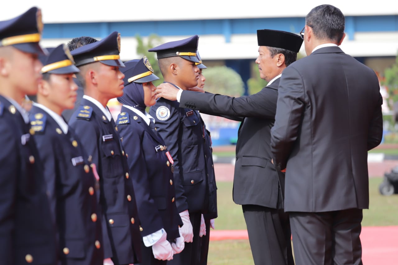 Menteri Sakti Wahyu Trenggono melantik taruna dan taruni baru di lingkungan Kementerian Kelautan dan Perikanan Tahun Akademik 2022/2023 di Politeknik Ahli Usaha (AUP) Perikanan Pasar Minggu, Jakarta Selatan