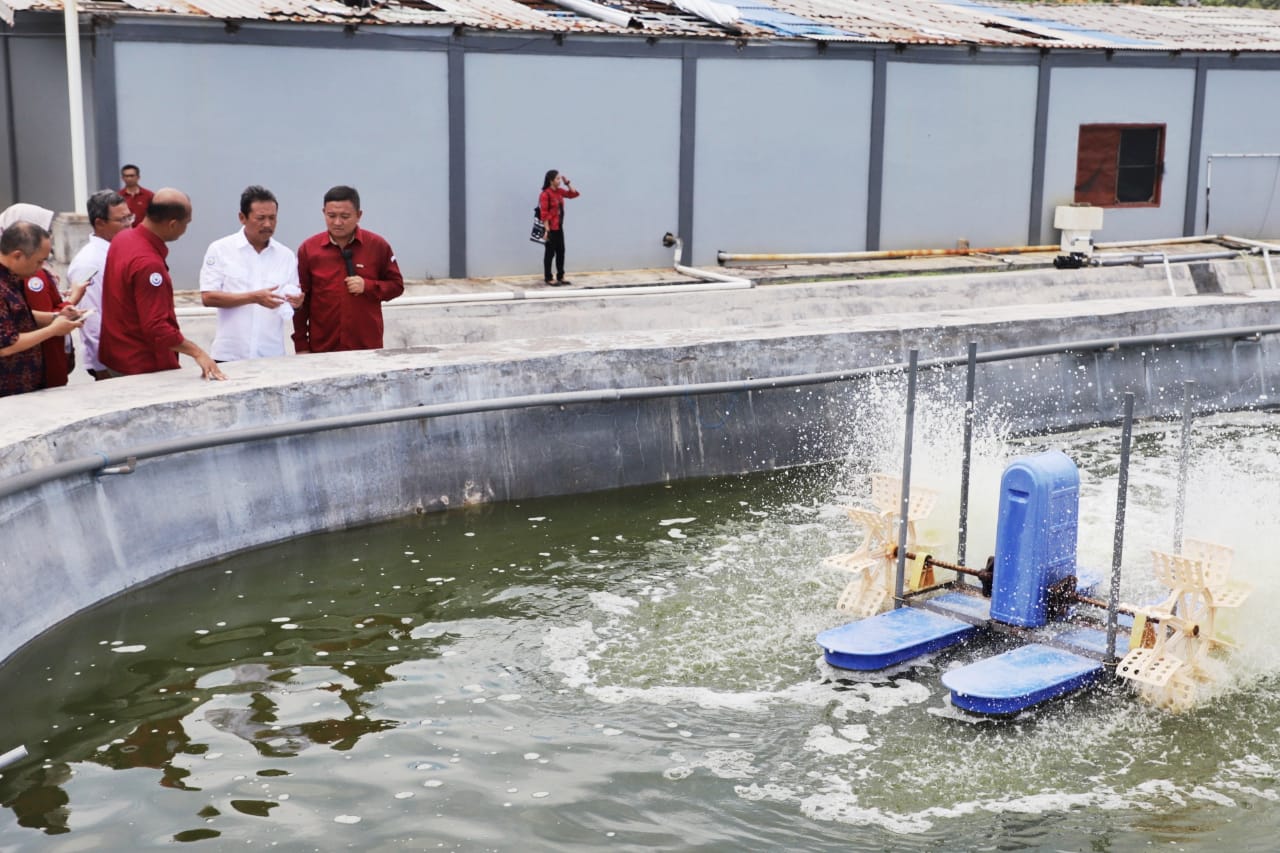 Menteri Sakti Wahyu Trenggono kembali mengunjungi Balai Produksi Induk Udang Unggul dan Kekerangan (BPIU2K) yang merupakan unit kerja Ditjen Perikanan Budidaya di Karangasem, Bali