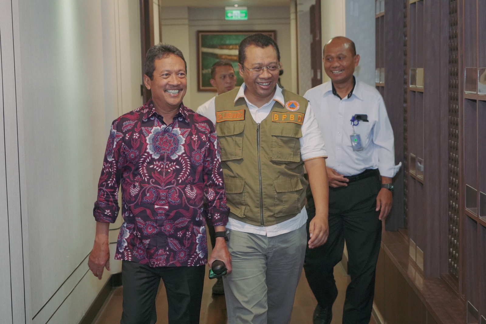 Menteri Sakti Wahyu Trenggono kedatangan tamu Gubernur NTB Bapak Zulkieflimansyah bersama Ketua Umum Ikatan Dai Indonesia (Ikadi) Prof Ahmad Satori dan rombongan di kantor Kementerian Kelautan dan Perikanan, Jakarta