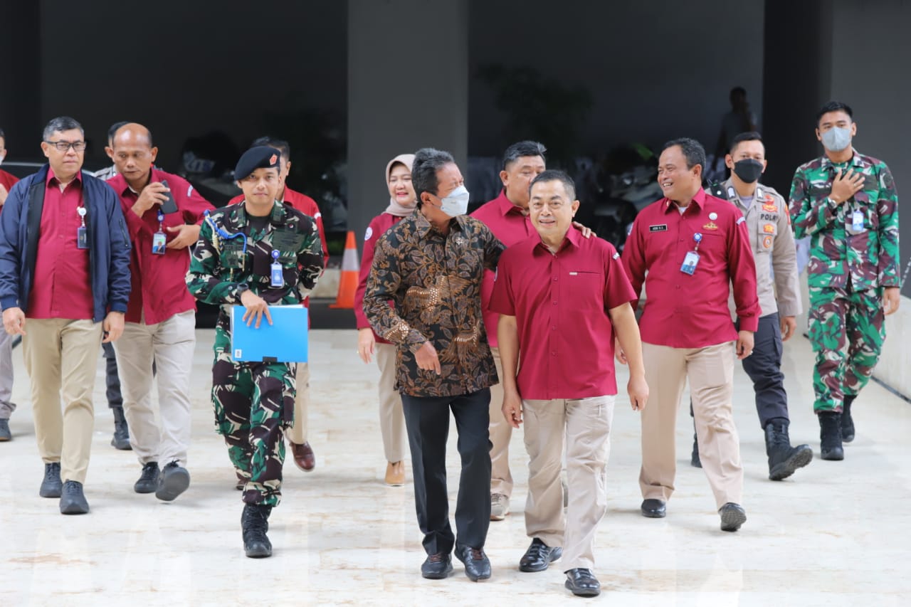 Menteri Sakti Wahyu Trenggono mengikuti rapat kerja membahas evaluasi pelaksanaan anggaran tahun 2022 serta rencana program dan kegiatan tahun 2023 bersama Komisi IV DPR, PT Perindo dan PT Garam di Gedung DPR RI, Jakarta