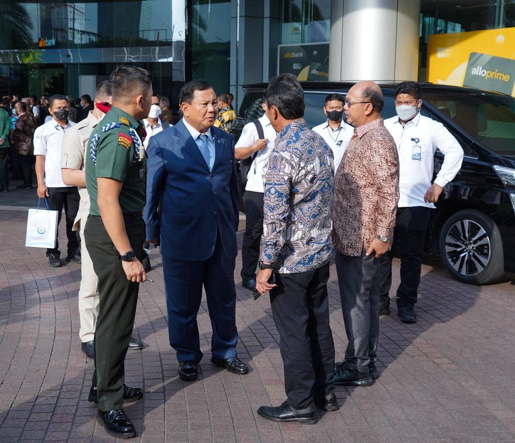 Menteri Sakti wahyu Trenggono hadir dalam CT Corp Leadership Forum mendengarkan langsung paparan PM Malaysia Dato’ Seri Anwar Ibrahim mengenai hubungan dua negara serumpun Indonesia - Malaysia