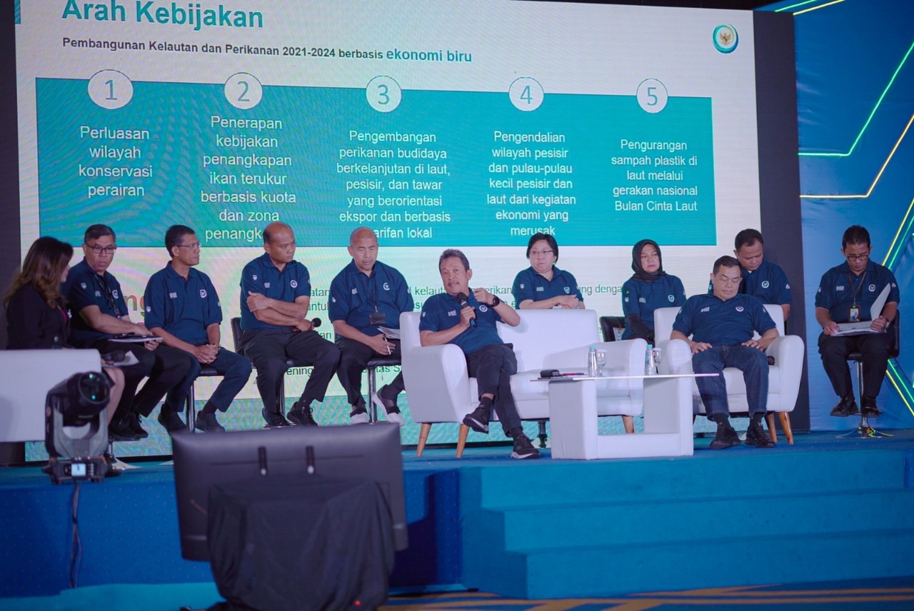 Menteri Kelautan dan Perikanan Sakti Wahyu Trenggono didampingi para pejabat eselon I memaparkan kinerja sektor kelautan dan perikanan sepanjang tahun 2022, dalam acara Bincang Bahari Edisi Special yang menjadi rangkaian kegiatan Anugerah Jurnalistik Sahabat Bahari (AJSB) 2022 di Jakarta