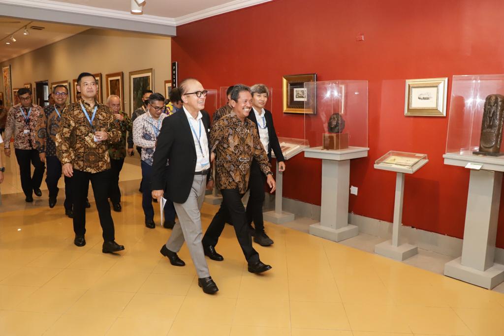 Menteri Trenggono mengikuti jamuan makan malam yang dihadiri para tamu negara peserta Archipelagic and Island State (AIS) Forum di Nusa Dua