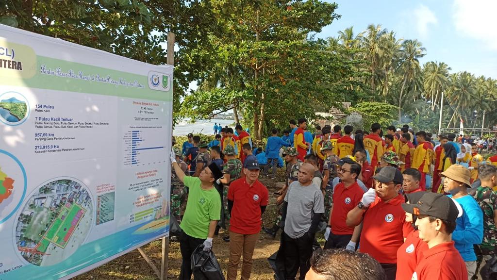 Gernas Bulan Cinta Laut di Pantai Piwang