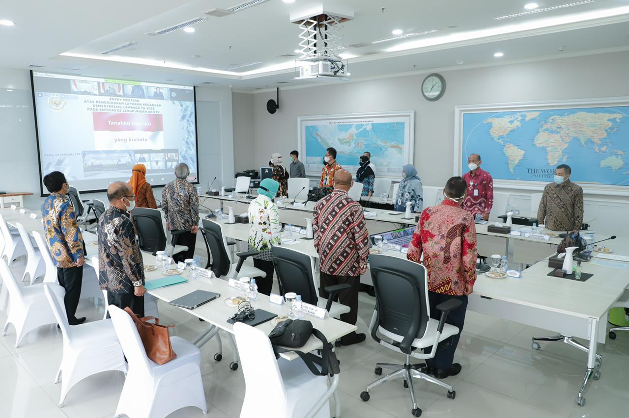 Menteri Sakti Wahyu Trenggono mengikuti Video Conference Entry Meeting Dalam Rangka Pemeriksaan Terinci atas Laporan Keuangan KKP TA 2020 oleh BPK-RI. (13/01)