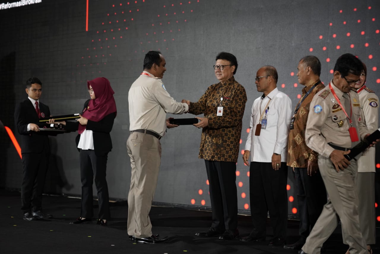 Kementerian Kelautan dan Perikanan Menerima Penganugerahan Zona Integritas Menuju WBK/WBBM Tahun 2019