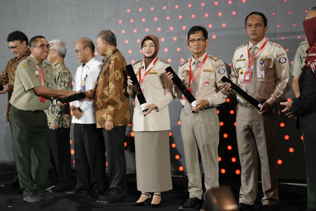 Kementerian Kelautan dan Perikanan Menerima Penganugerahan Zona Integritas Menuju WBK/WBBM Tahun 2019