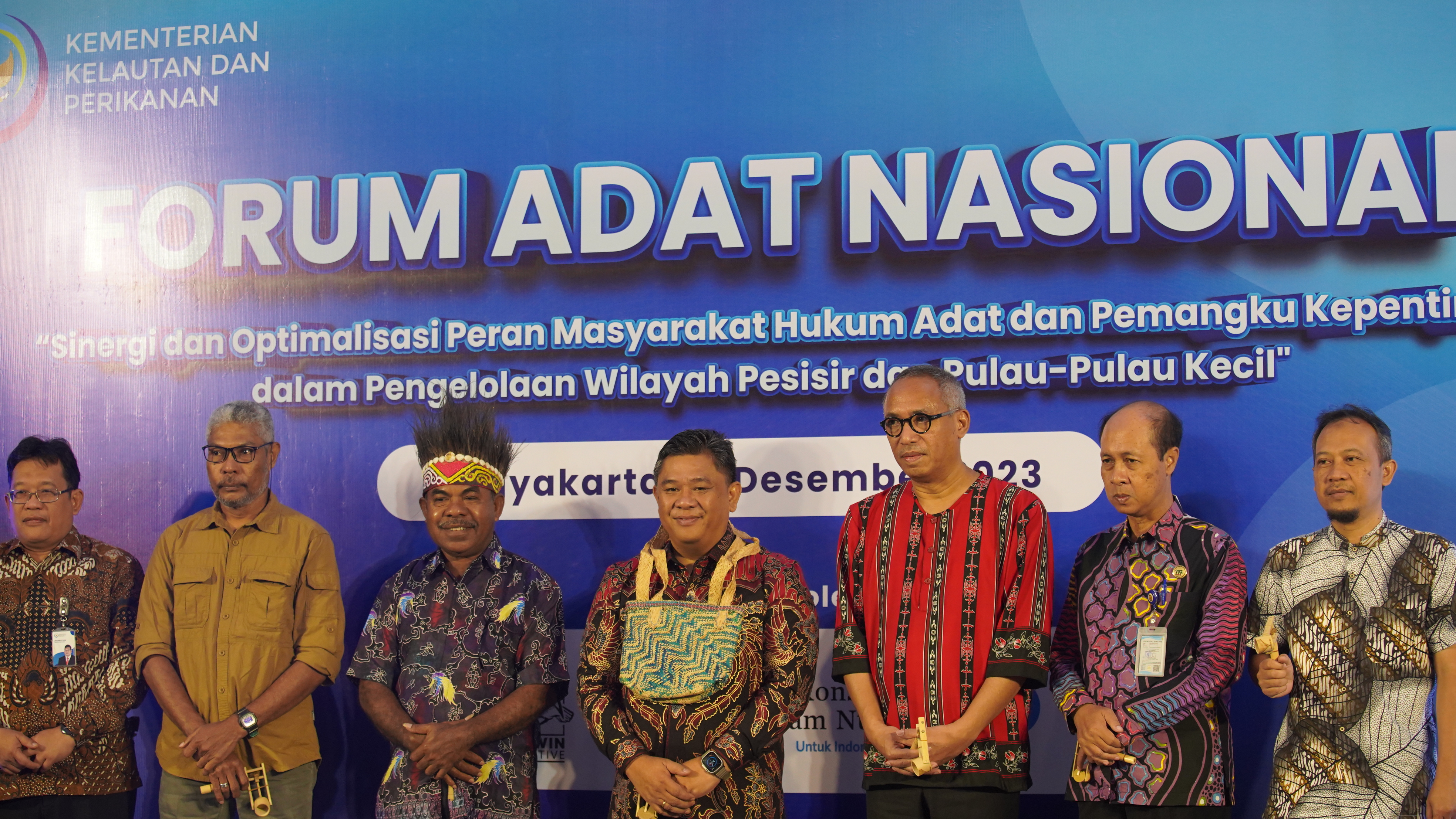 Forum Adat Nasional ”Sinergi dan Optimalisasi Peran Masyarakat Hukum Adat dan Pemangku Kepentingan Dalam Pengelolaan Wilayah Pesisir dan Pulau-pulau Kecil”, Yogyakarta (15/12).