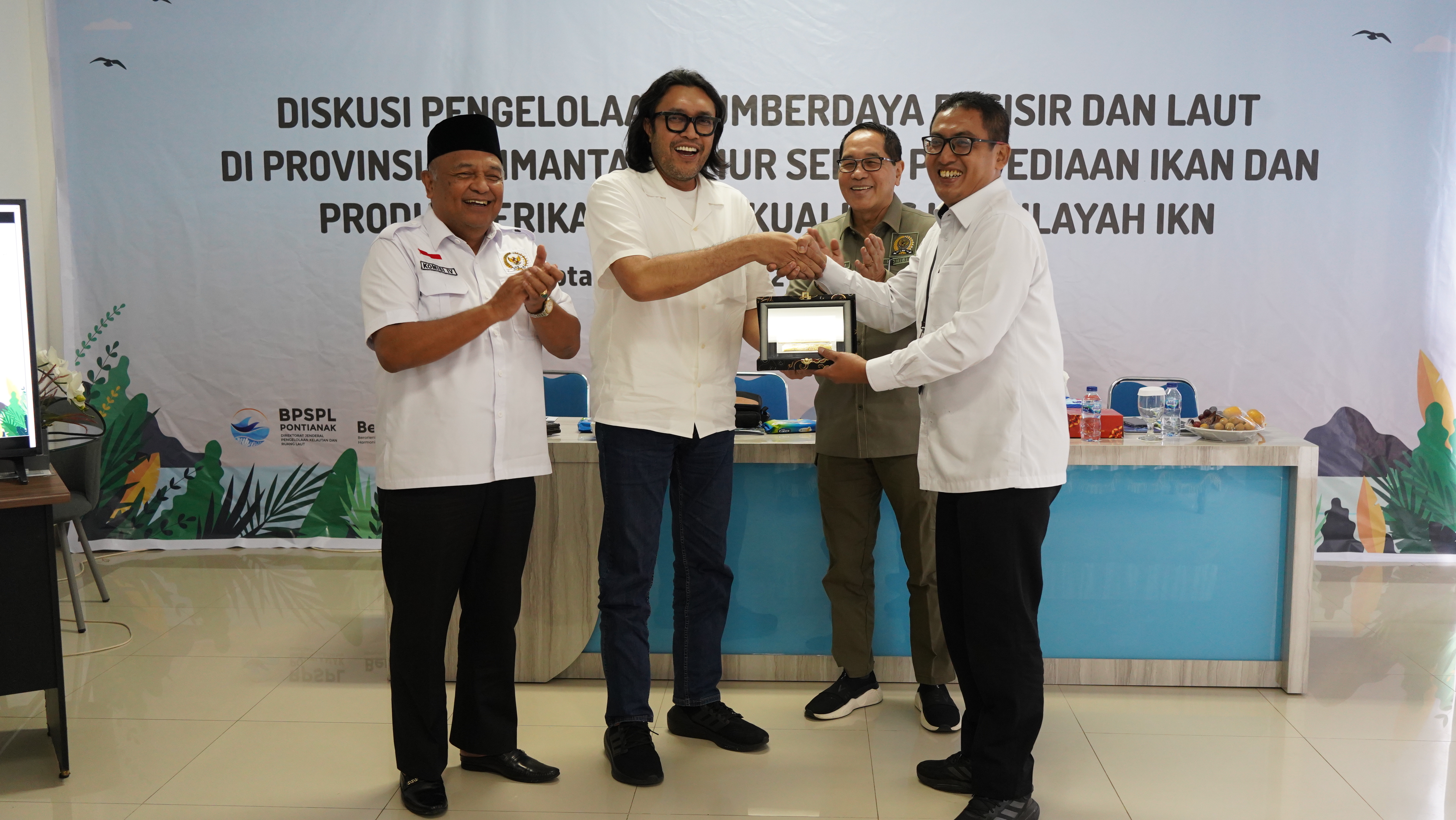 Kunjungan kerja Reses Pimpinan dan Anggota Komisi IV DPR RI ke Kantor Wilker BPSPL Pontianak di Balikpapan, (12/12).