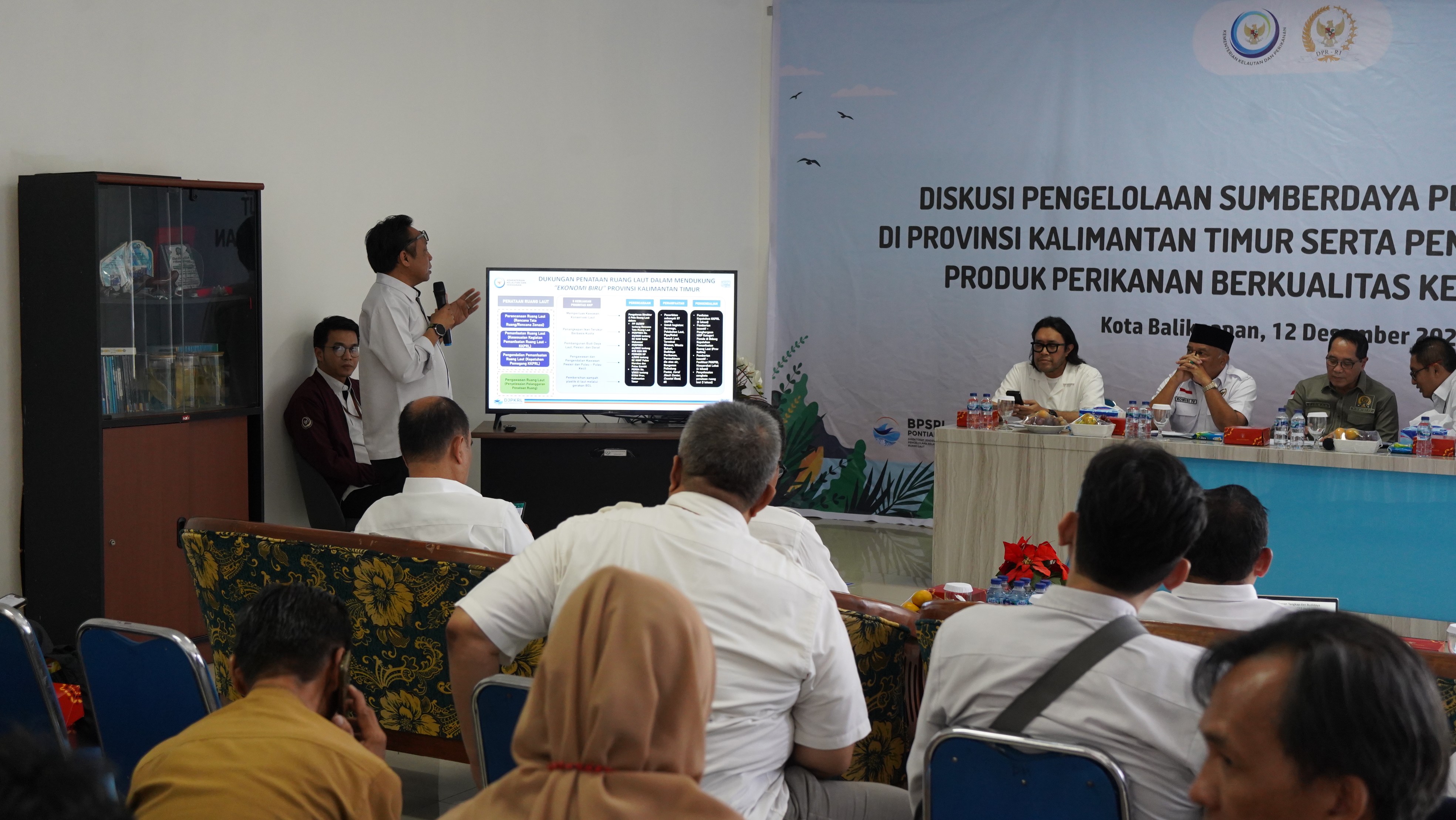 Kunjungan kerja Reses Pimpinan dan Anggota Komisi IV DPR RI ke Kantor Wilker BPSPL Pontianak di Balikpapan, (12/12).