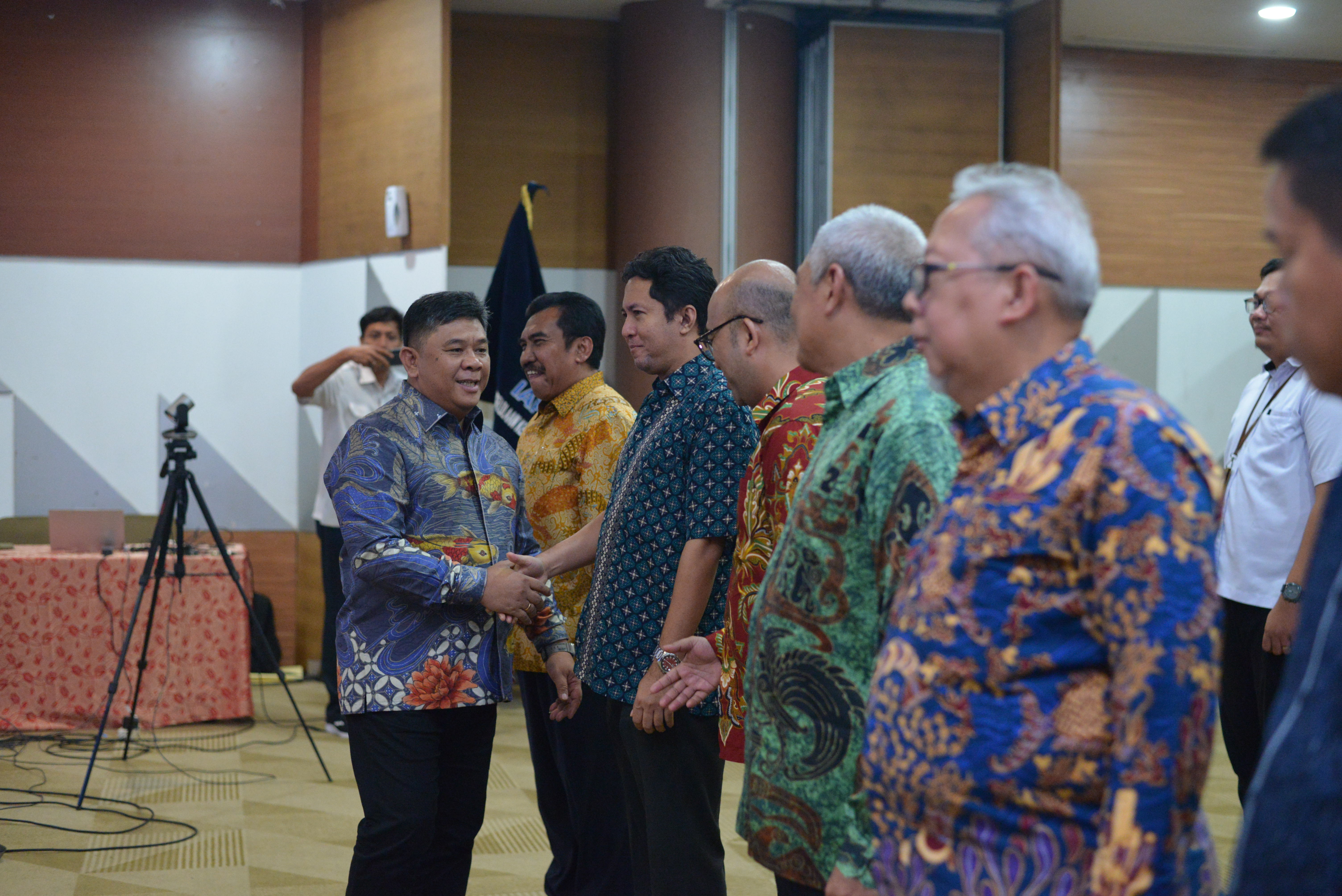 Pengukuhan Pengurus Organisasi Profesi Ikatan Ahli Pengelolaan Kelautan dan Ruang Laut (IAPKRL) Lingkup Ditjen PKRL, Pontianak (29/11)