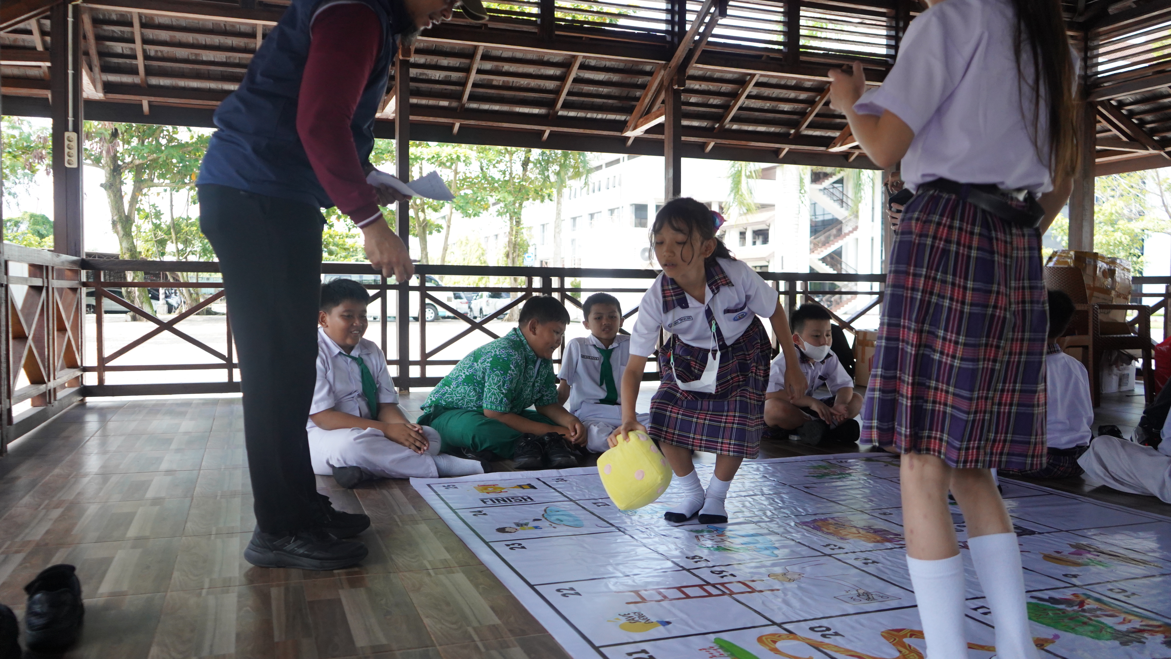 Kegiatan Sekolah Pantai Indonesia pada side event KONAS Pesisir XI di Pontianak, (27, 29/11).