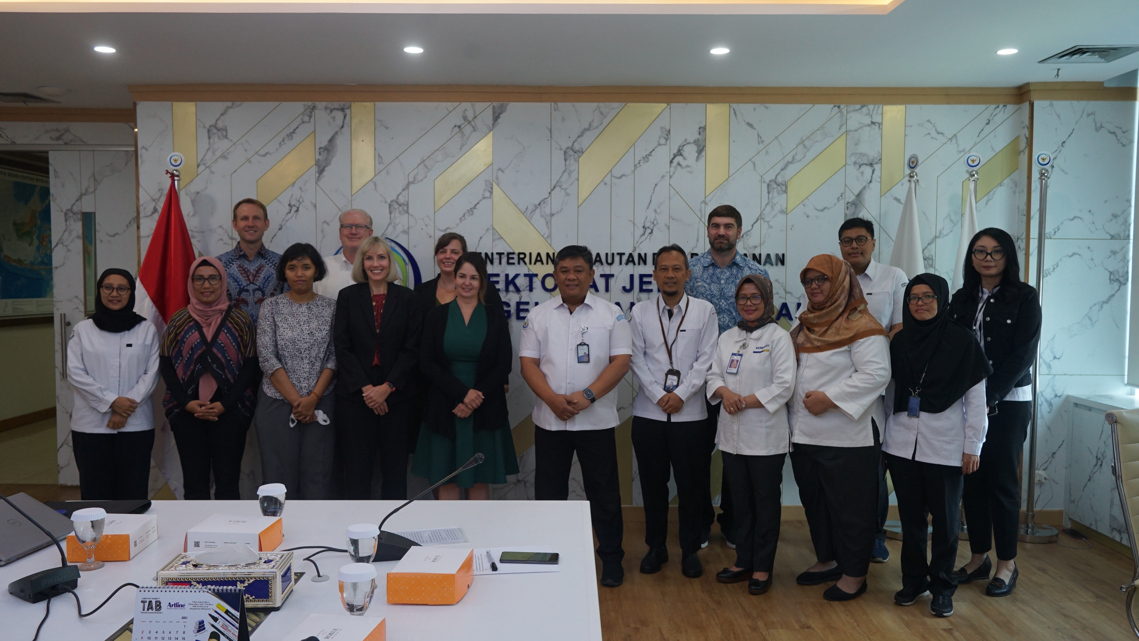 Dirjen Pengelolaan Ruang Laut Victor Gustaaf Manoppo menerima kedatangan delegasi Pemerintah Amerika Serikat untuk mendiskusikan rencana implementasi program TFCCA (Tropical Forest and Coral Reef Conservation Act) di Indonesia,Jakarta (21/8).