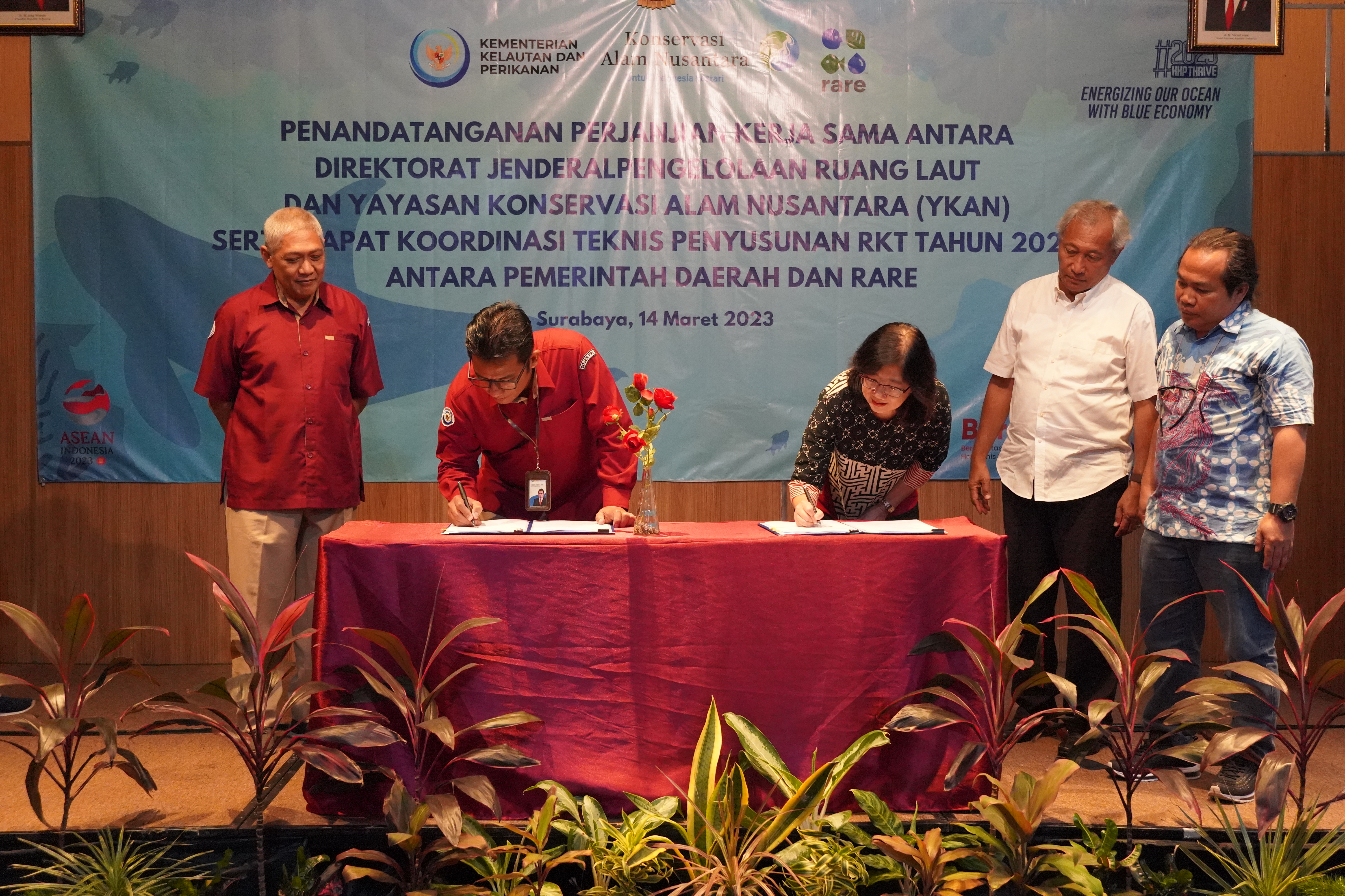 Penandatangan Perjanjjian Kerja Sama antara Direktorat Jenderal Pengeolaan Ruang Laut dengan Yayasan Konservasi Alam Nusantara, Surabaya (14/3)