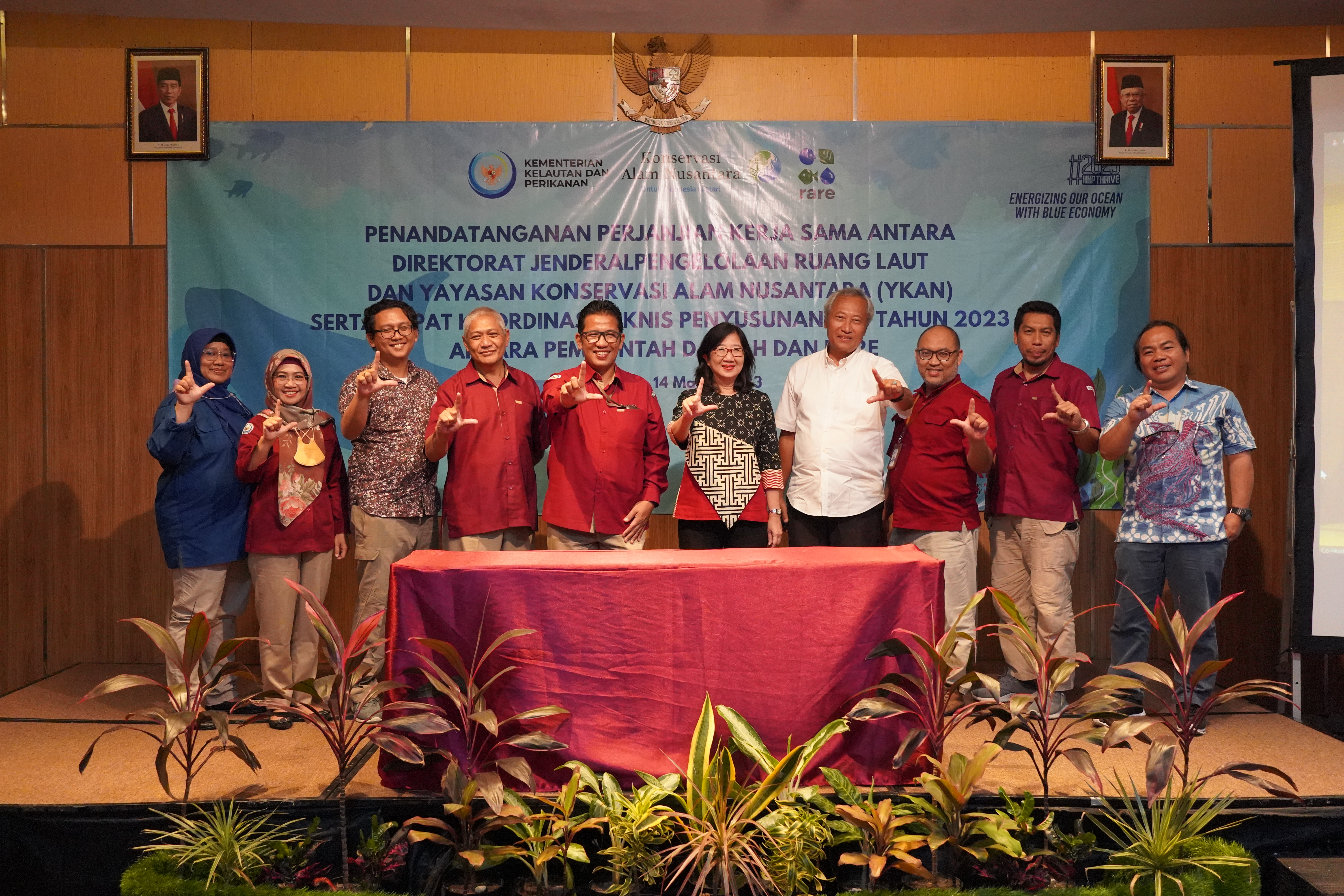 Penandatangan Perjanjjian Kerja Sama antara Direktorat Jenderal Pengeolaan Ruang Laut dengan Yayasan Konservasi Alam Nusantara, Surabaya (14/3)