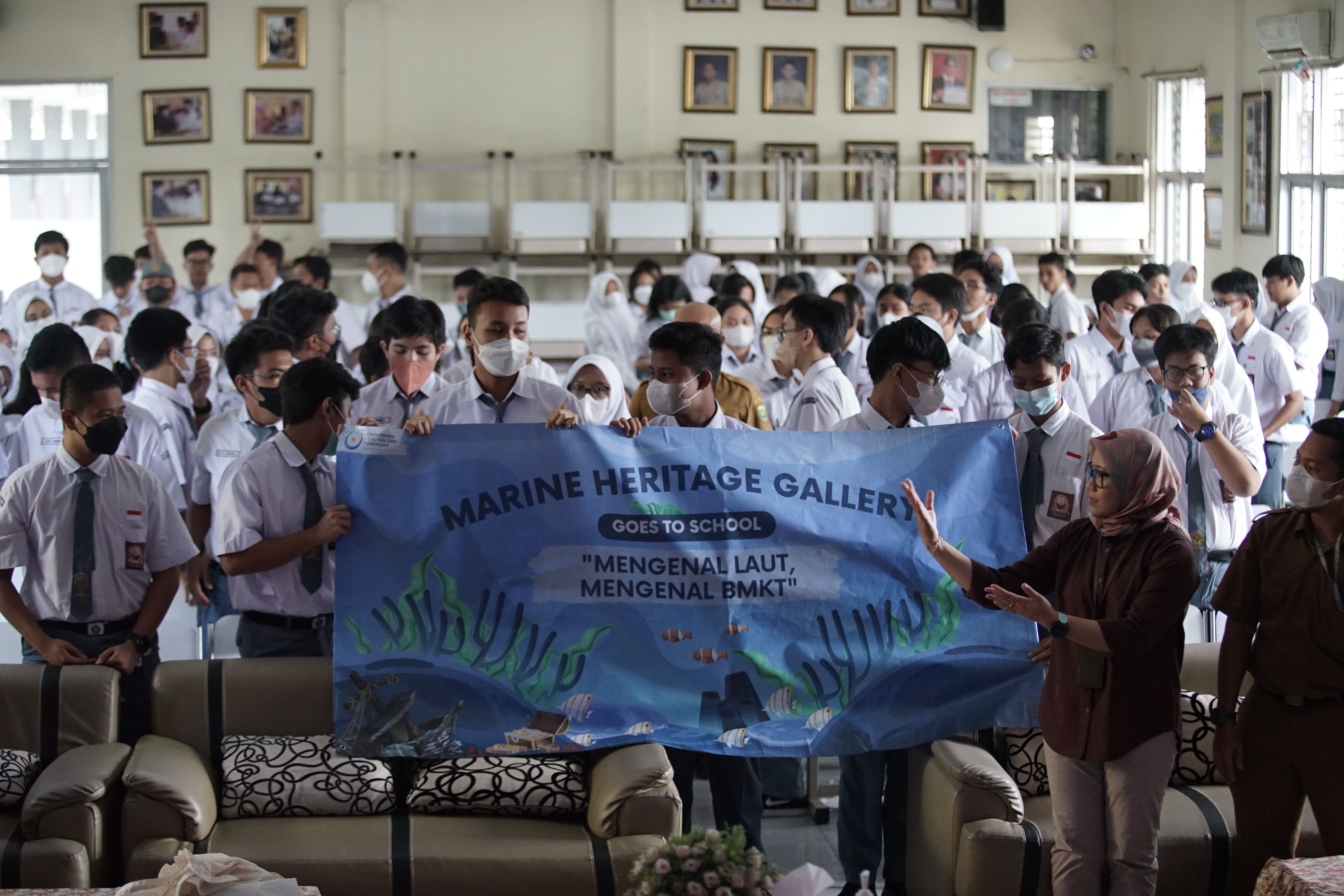 learning session goes to School Marine Haritage gallery di SMA 2 Kota Tangerang Selatan (30/8)