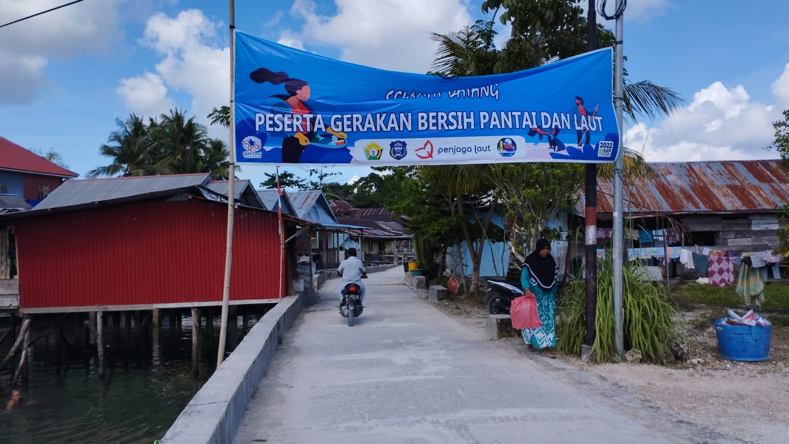 Gerakan Bersih Pantai dan Laut di Kab. Wakatobi (8/6)