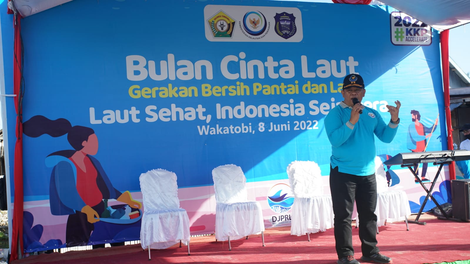 Gerakan Bersih Pantai dan Laut di Kab. Wakatobi (8/6)