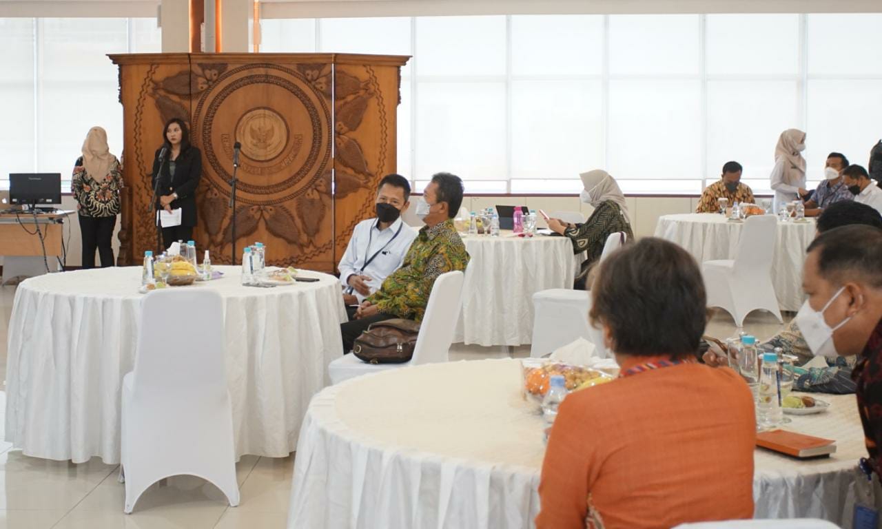 Webinar ”Permasalahan Pemberian Hak Atas Tanah (HAT) di Perairan Laut”