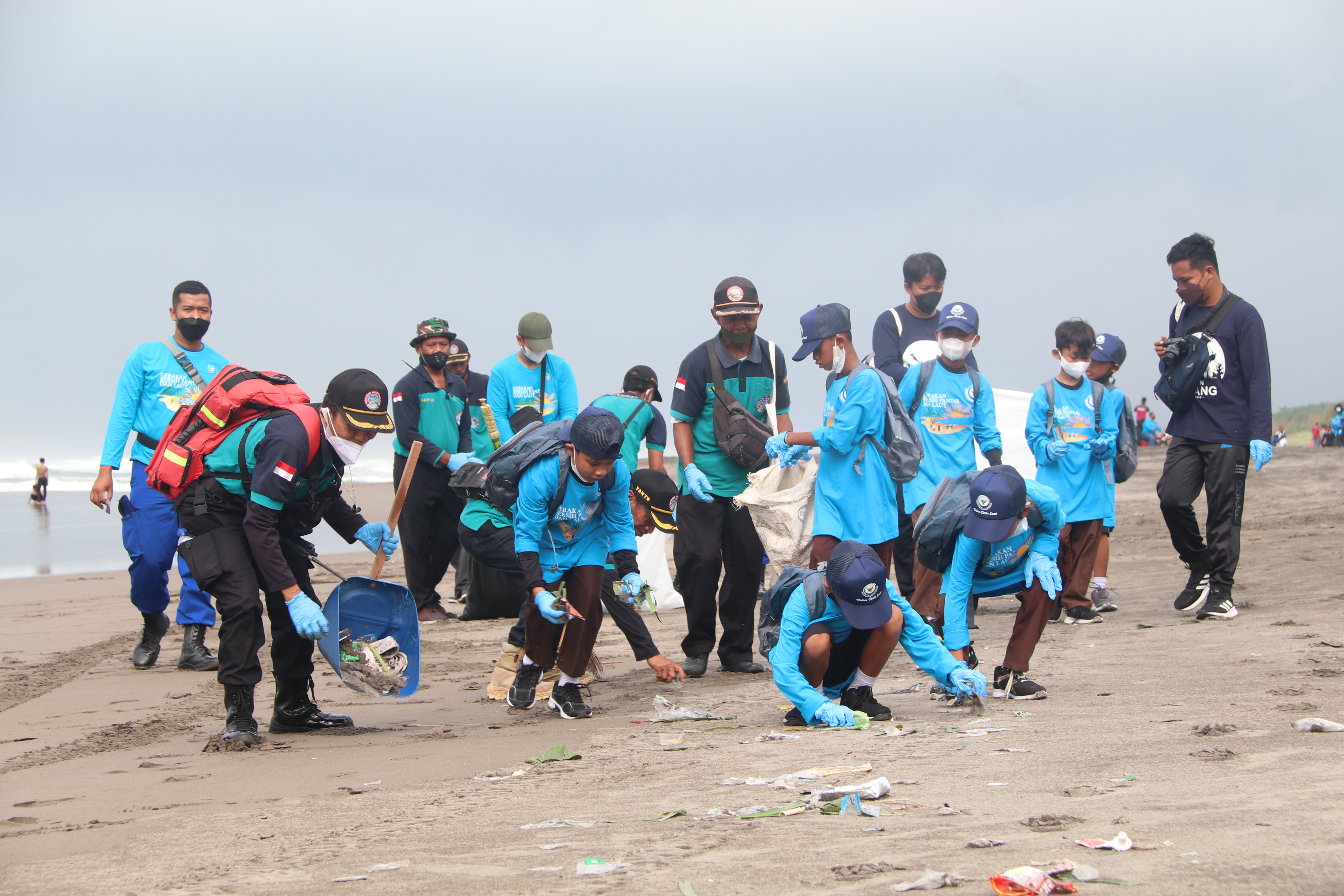 Gerakan Bersih Pantai dan Laut, Yogyakarta (28/1).