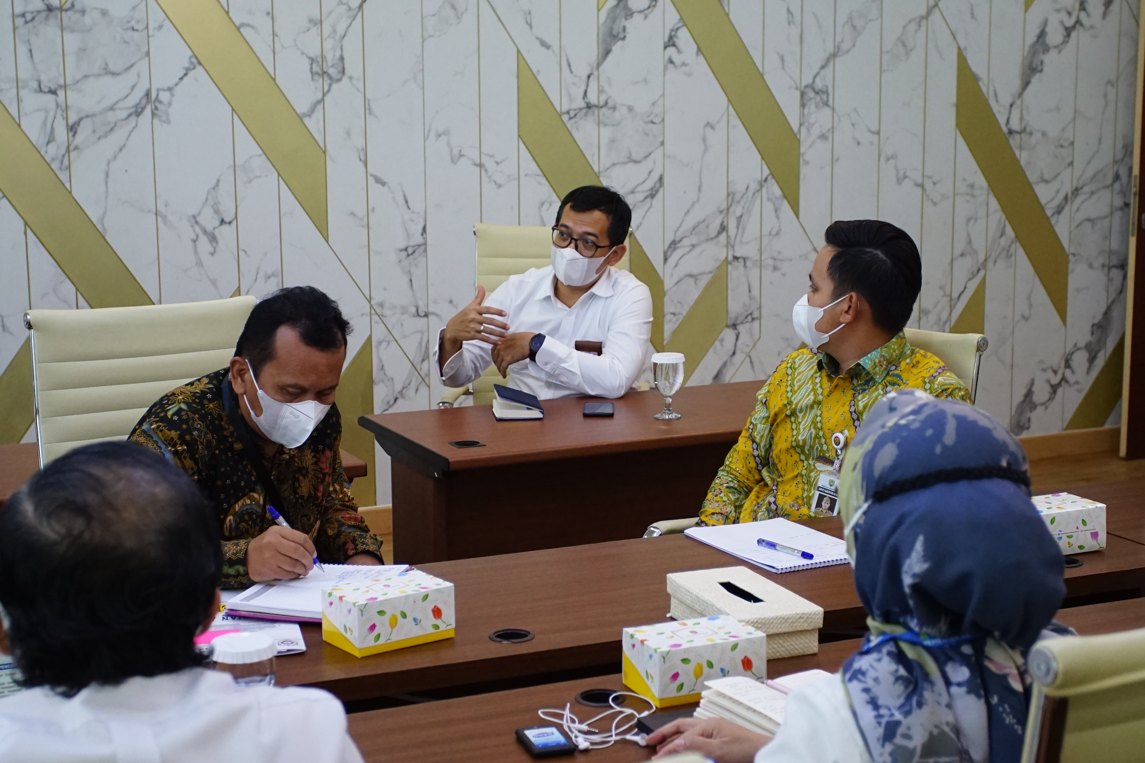 Plt. Dirjen PRL dan jajaran menerima kunjungan Bupati kendal dan tim, Jakarta (8/9).