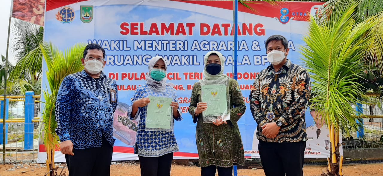 Kunjungan Plt. Dirjen Pengelolaan Ruang Laut Ibu. Pamuji Lestari ke pulau kecil terluar di Provinsi Kep. Riau (Pulau Nipa), (2/9).