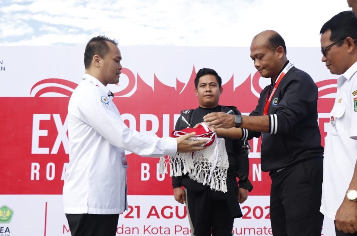 Dirjen PB menjadi inspektur upacara bawah laut peringatan HUT RI ke 77 di Perairan Mandeh, Sumatera Barat