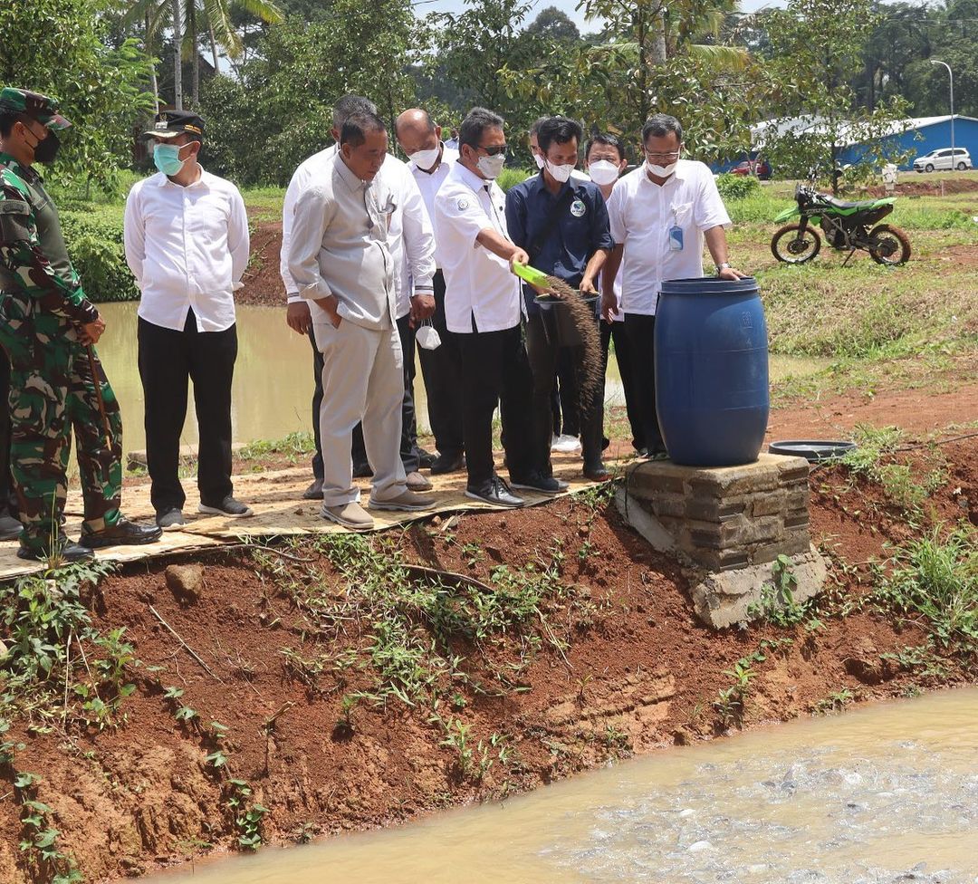 Dirjen PB dampingi Menteri KP Kunjungan Kerja di Kampung Cisilad (8/12/21)