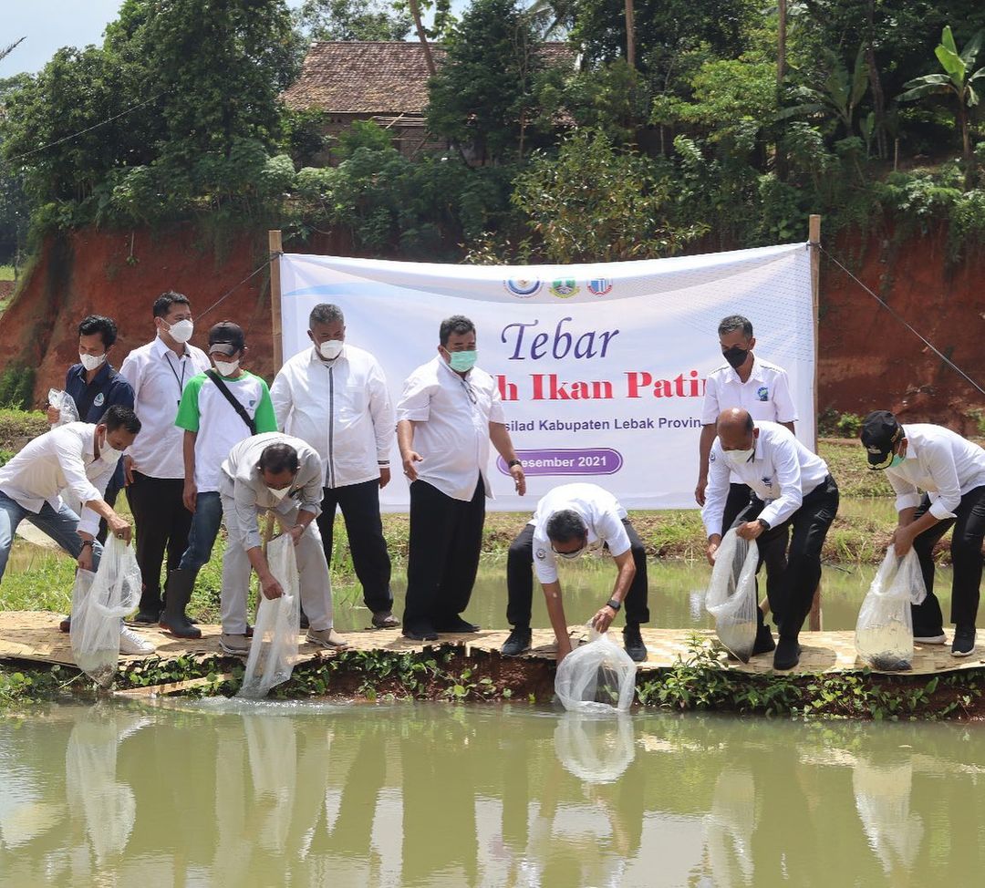 Dirjen PB dampingi Menteri KP Kunjungan Kerja di Kampung Cisilad (8/12/21)