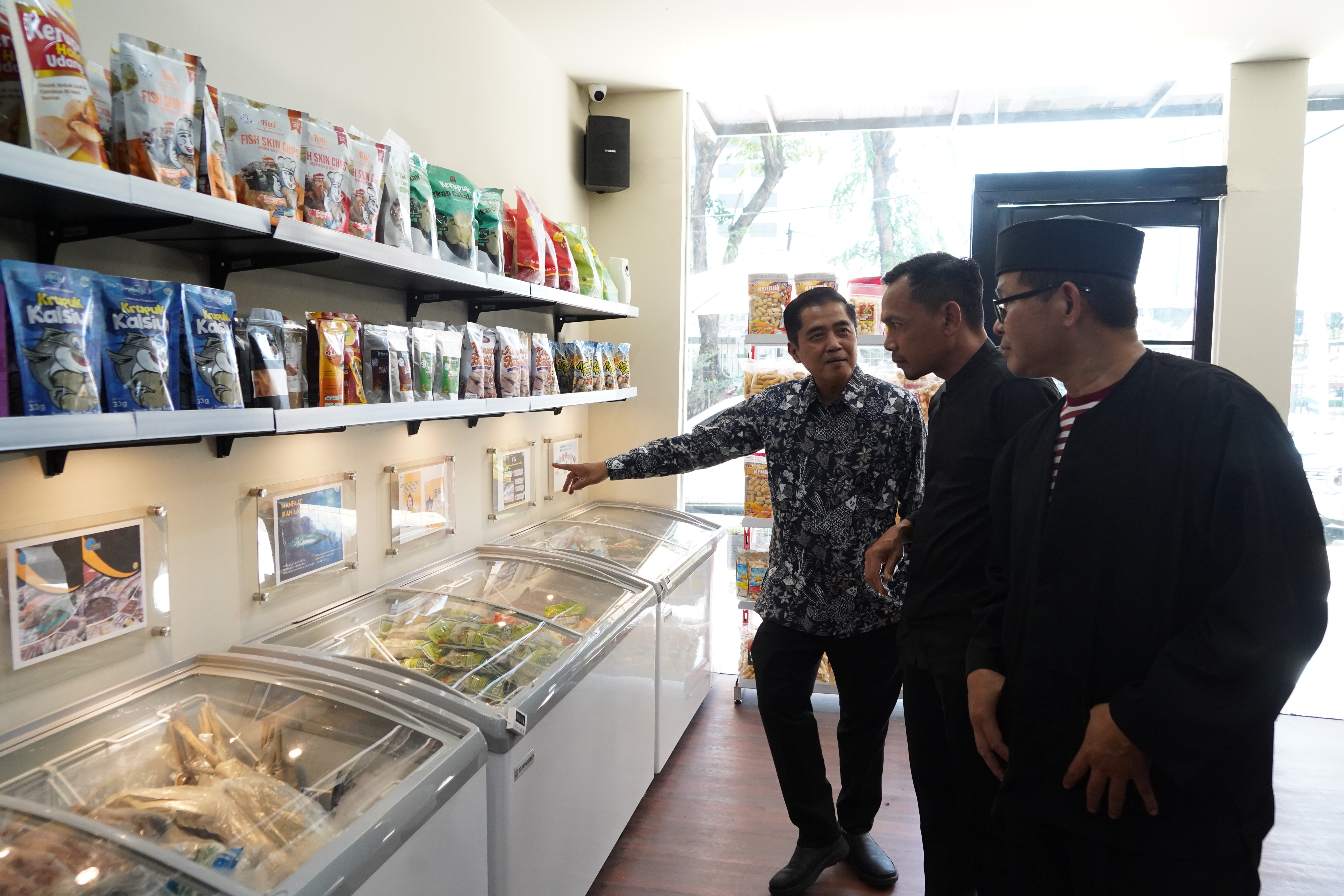 Peresmian Gerai Produk UMKM Perikanan ”Ulammart” di Stasiun Gambir