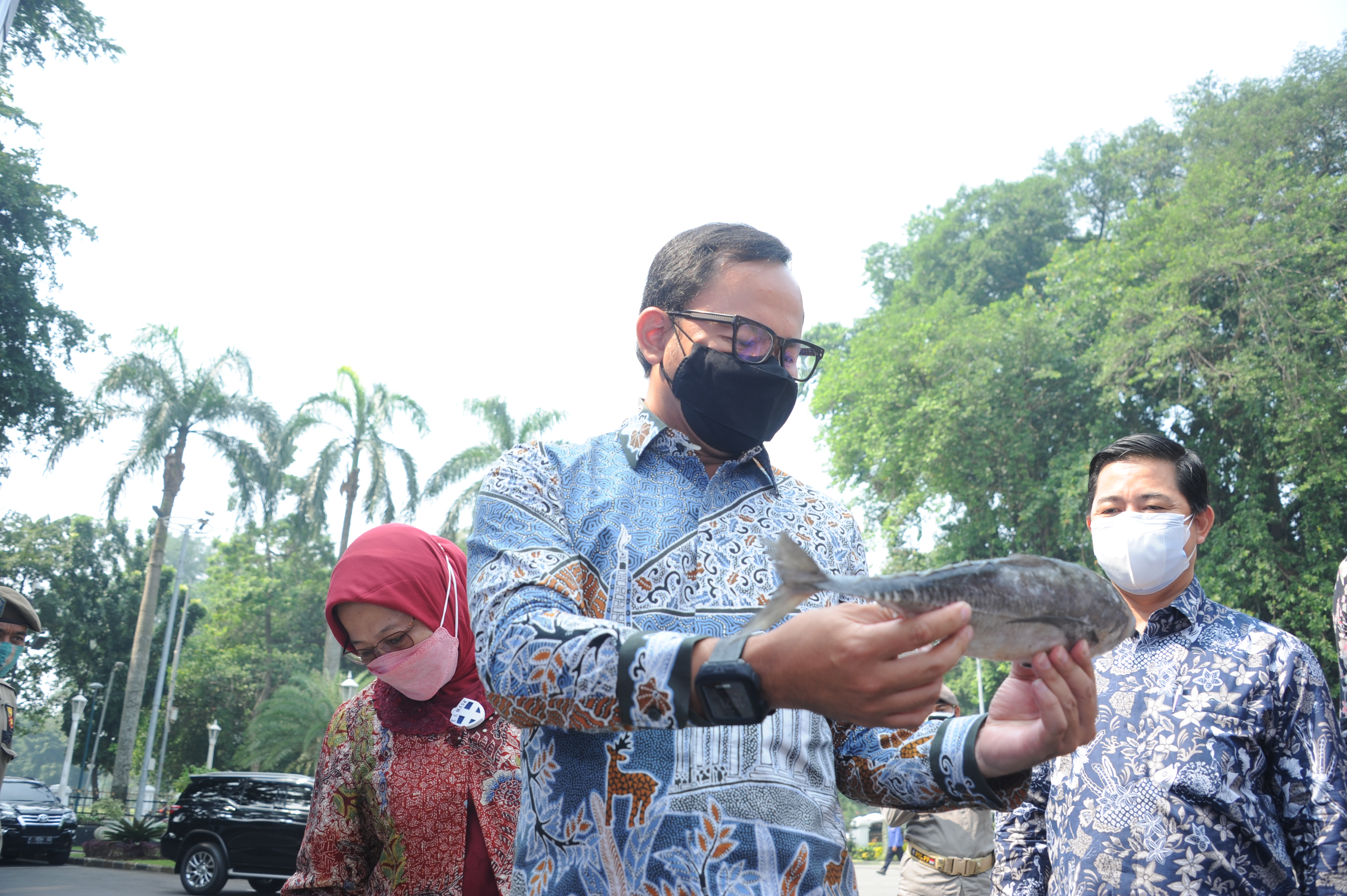 Warga Isoman dan Terdampak Covid-19 di Kota Bogor Dapat Bantuan 1 Ton Ikan Beku dan 4.000 Ikan Olahan