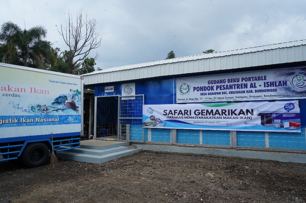 Penyerahan Bantuan Cold Storage Portable di Kabupaten Bondowoso