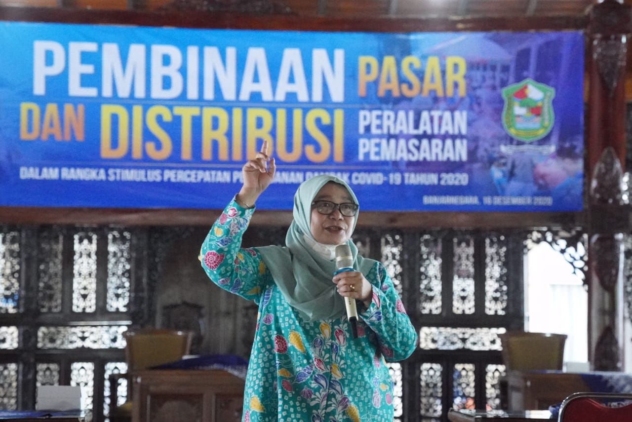 Penyerahan Bantuan Stimulus Pemasar Ikan di Kabupaten Banjarnegara