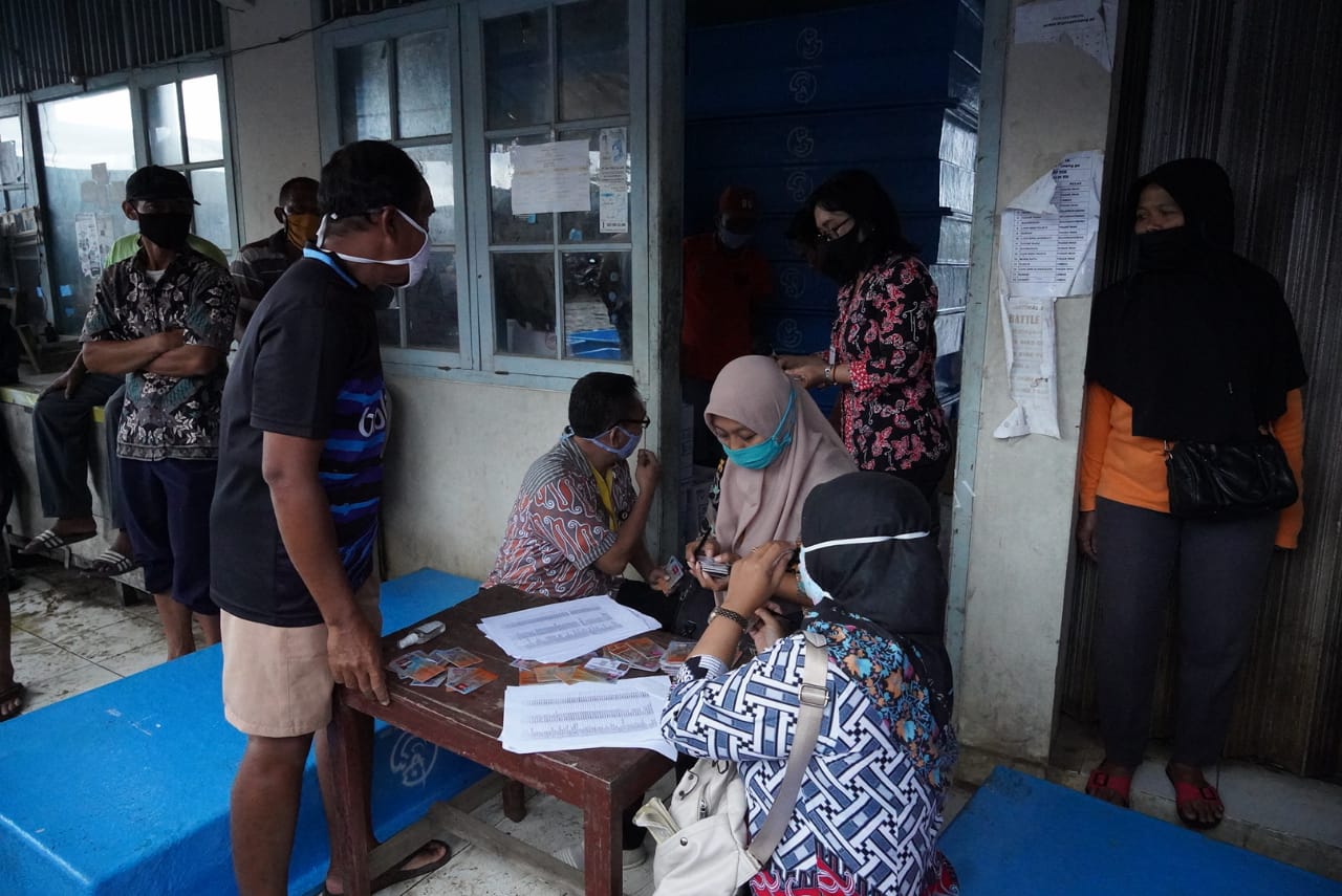 Penyerahan Bantuan Stimulus Pemasar Ikan di Kabupaten Banjarnegara