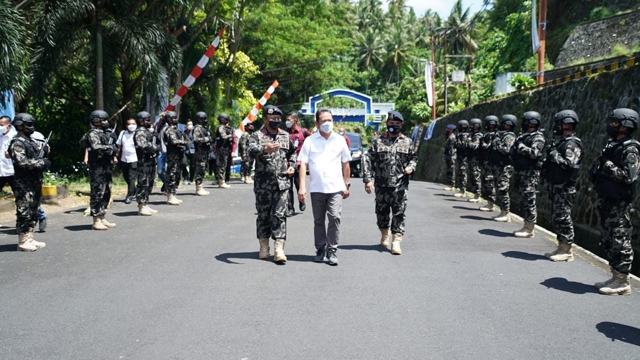 Menteri Trenggono Kunjungi Pangkalan PSDKP Bitung