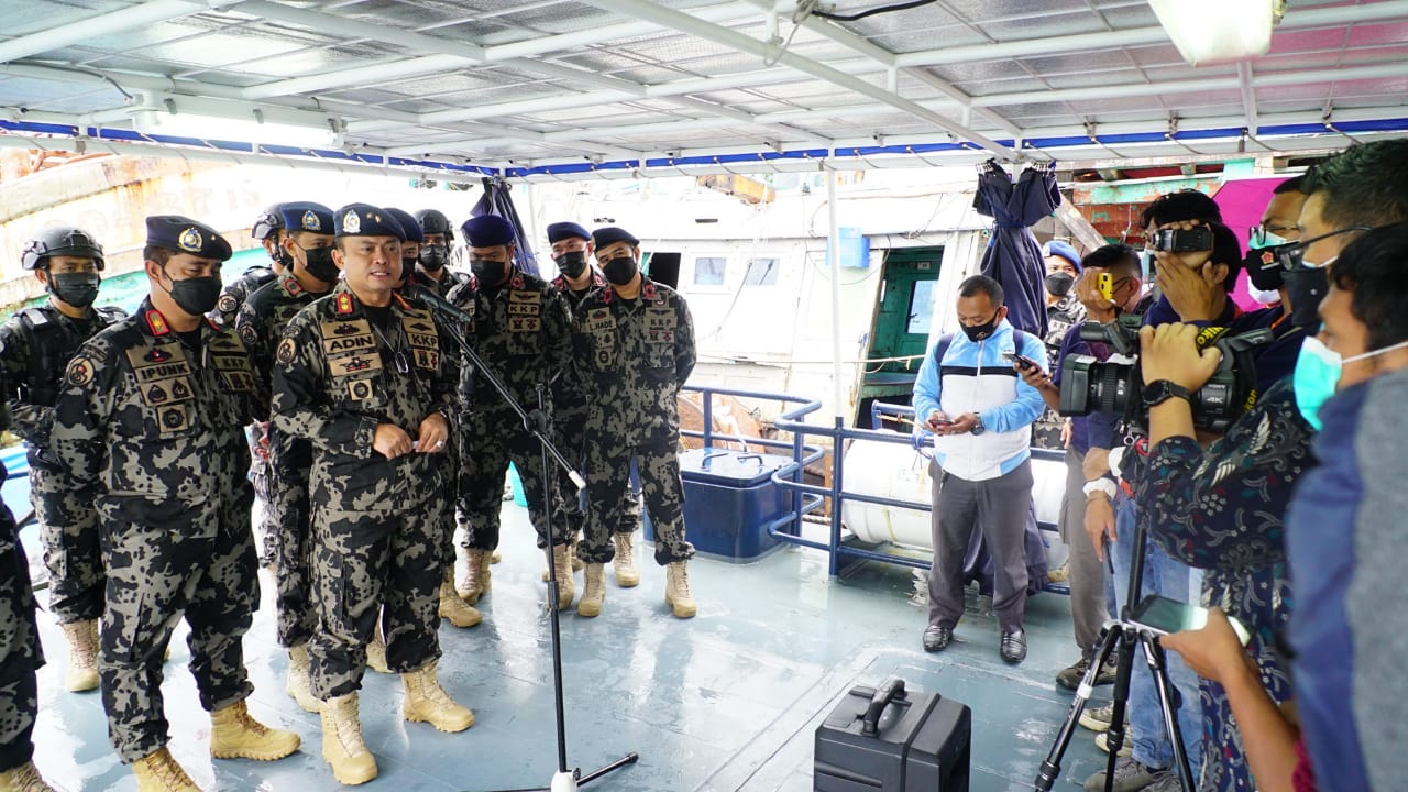 Konferensi Pers Penangkapan 2 KIA Pelaku Illegal Fishing Berbendera Vietnam di Pangkalan PSDKP Batam (22/8)