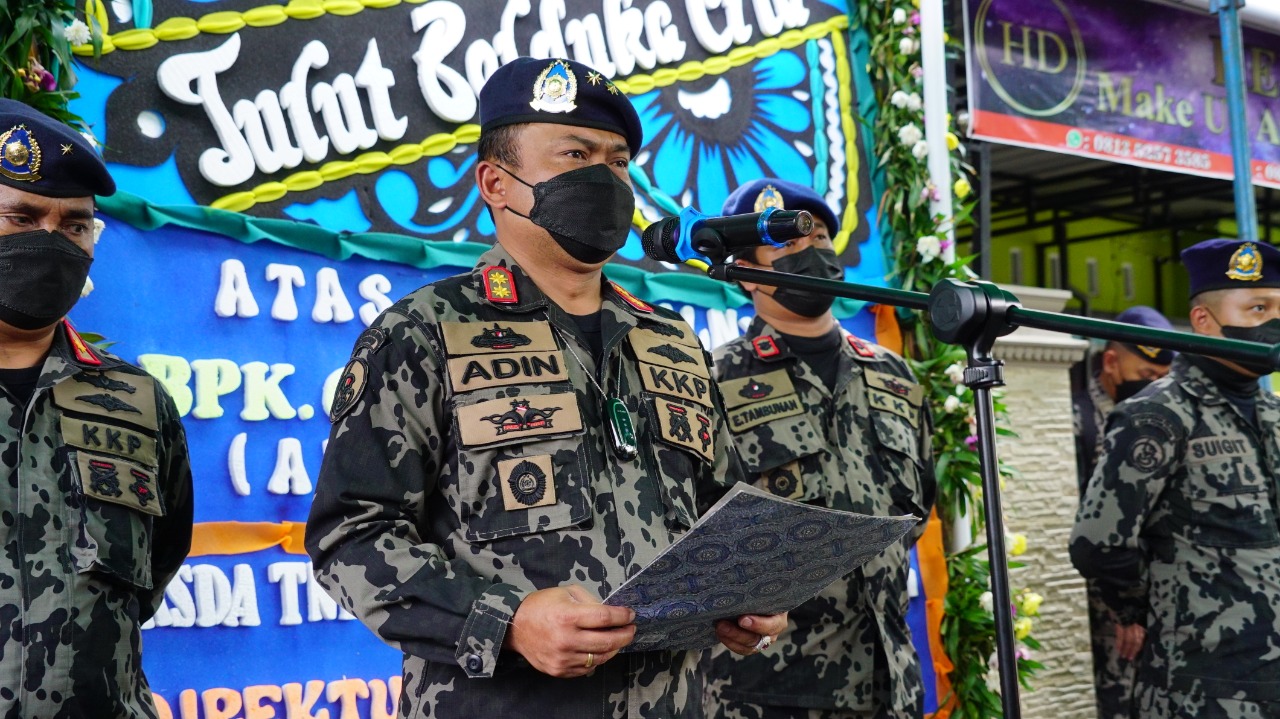 Upacara Pemakaman Penghormatan Terakhir Kepada Perwira Kapal Pengawas Perikanan Sebagai Benteng KKP