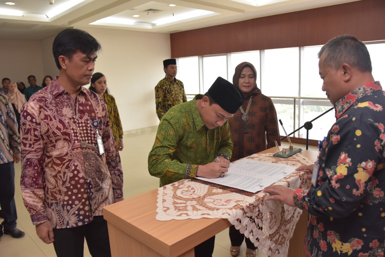 Pelantikan Pejabat Setara Eselon IV dan Pengambilan Sumpah PNS Ditjen PSDKP (27/12/2019)