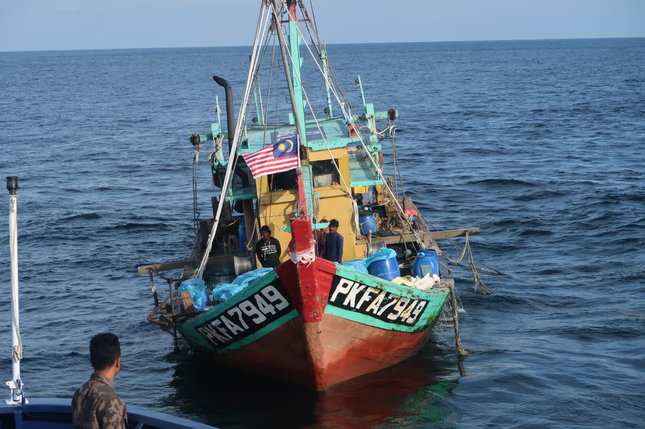 KKP TANGKAP SATU KAPAL IKAN ILEGAL ASAL MALAYSIA DI SELAT MALAKA (28/11/2019)