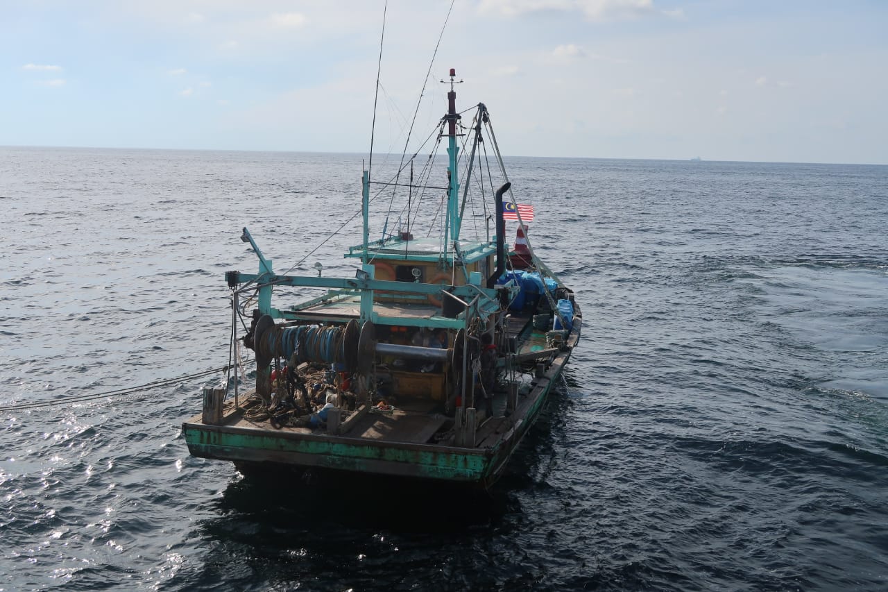 KKP TANGKAP SATU KAPAL IKAN ILEGAL ASAL MALAYSIA DI SELAT MALAKA (28/11/2019)