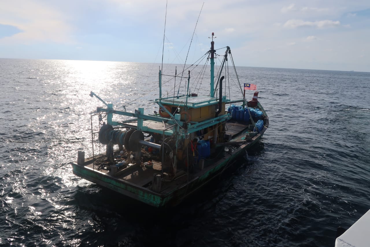 KKP TANGKAP SATU KAPAL IKAN ILEGAL ASAL MALAYSIA DI SELAT MALAKA (28/11/2019)