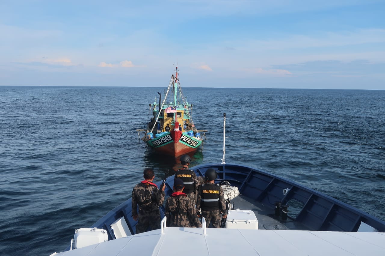 KKP TANGKAP SATU KAPAL IKAN ILEGAL ASAL MALAYSIA DI SELAT MALAKA (28/11/2019)