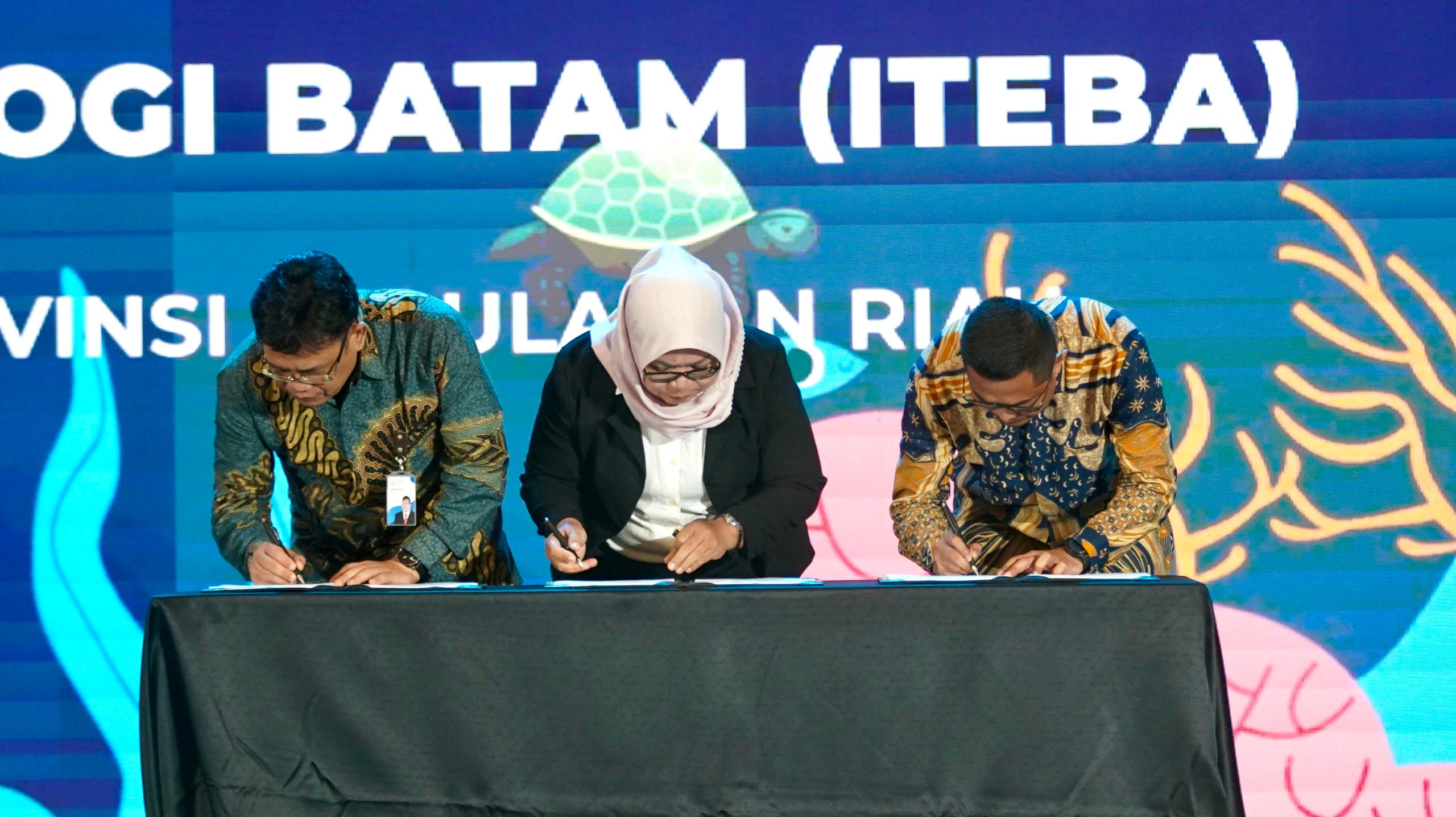 Penandatanganan Perjanjian Kerjasama Lingkup Ditjen PKRL, Semarang (25/4).