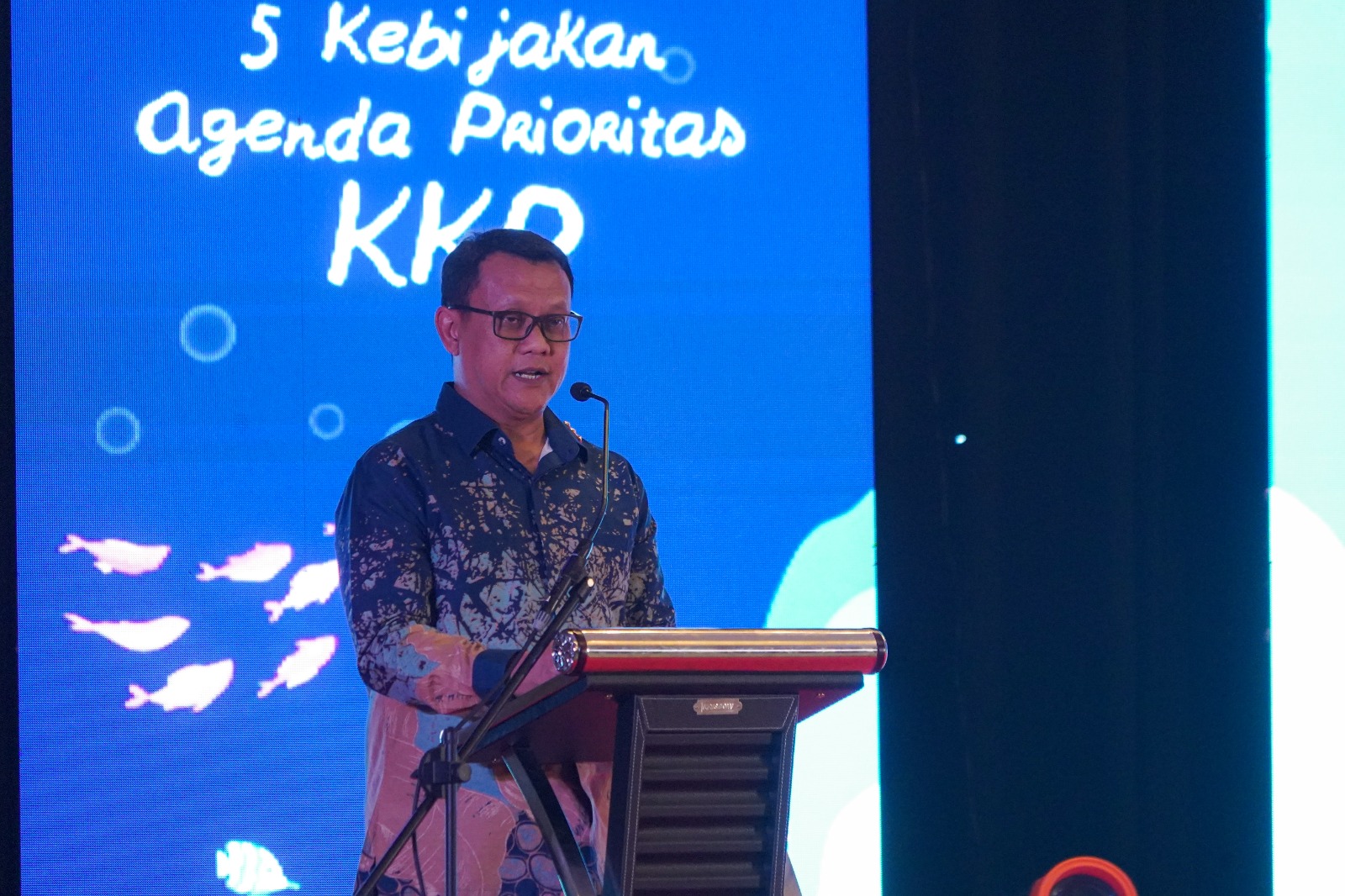 Dukungan Hukum dalam Mewujudkan Kebijakan Pengelolaan Kelautan dan Perikanan yang Berkelanjutan Berbasis Ekonomi Biru Menuju Indonesia Emas 2045