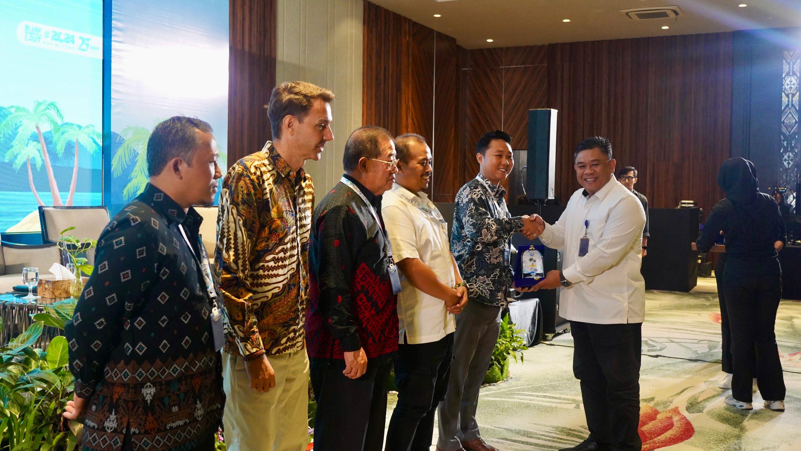 Seminar Implementing Blue Economy on Small Islands Management di Mataram, NTB (26/06).